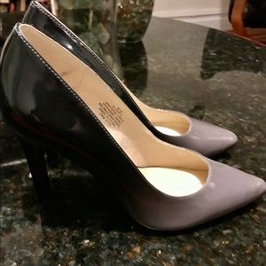 Nine West Grey & black Patten leather pump Size 9